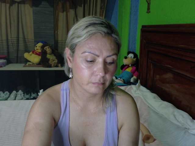 Charlizetheron1 live cam on BongaCams