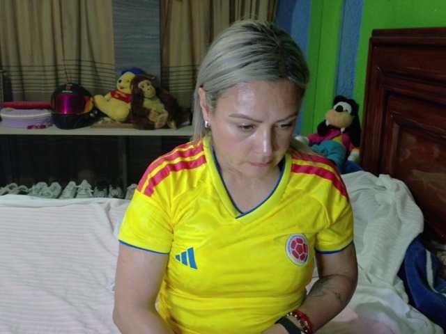 Charlizetheron1 live cam on BongaCams