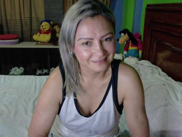 Charlizetheron1 Live-Cam auf BongaCams