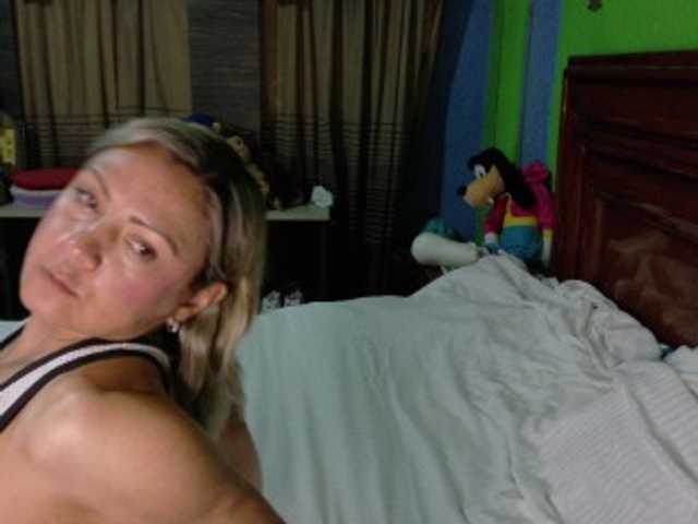 Charlizetheron1 live cam on BongaCams