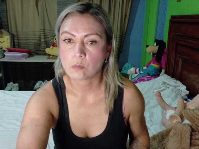 Charlizetheron1 live cam on BongaCams