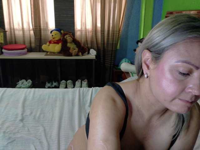 Charlizetheron1 live cam on BongaCams