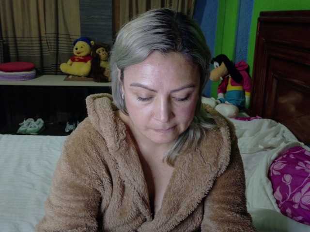 Charlizetheron1 live cam on BongaCams