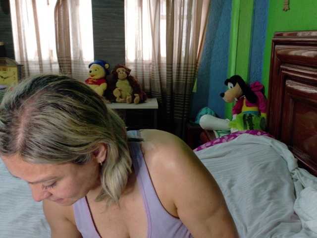 Charlizetheron1 live cam on BongaCams