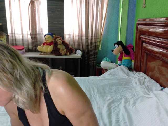 Charlizetheron1 live cam on BongaCams