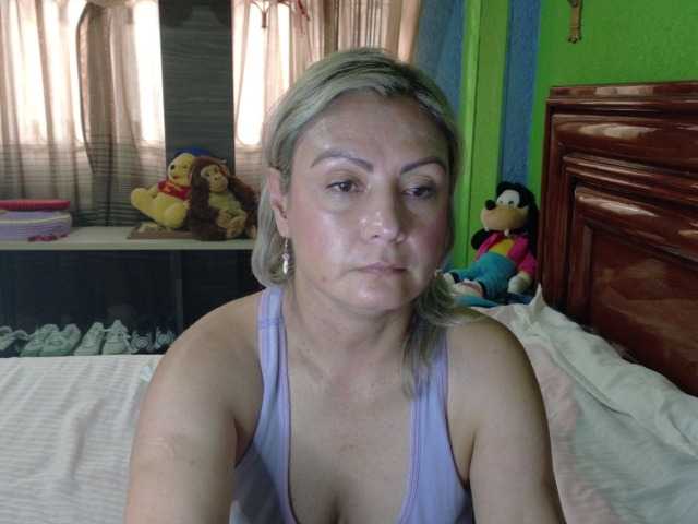 Charlizetheron1 live cam on BongaCams