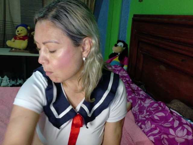 Charlizetheron1 live cam on BongaCams