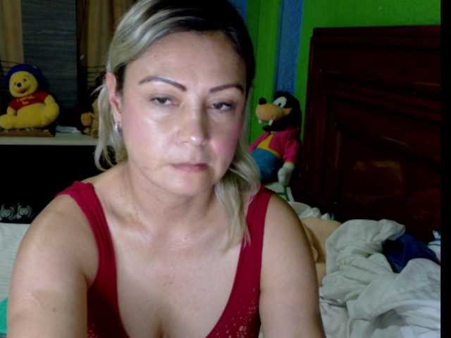 le modèle Charlizetheron1 est en webcam porno dans un show sur le site bongacams, il possède les tags suivants: White/Caucasian,Blonde,Shaved