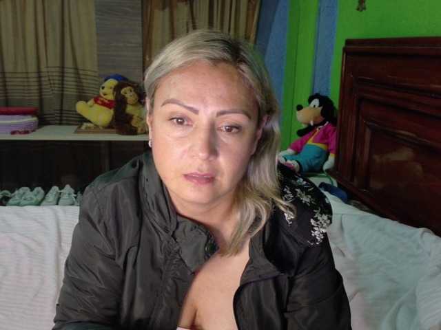 Charlizetheron1 live cam on BongaCams