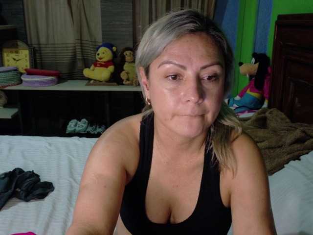 Charlizetheron1 live cam on BongaCams