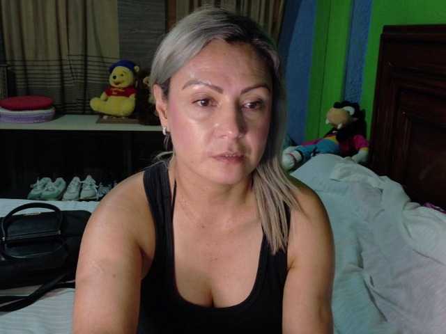 Charlizetheron1 Live-Cam auf BongaCams