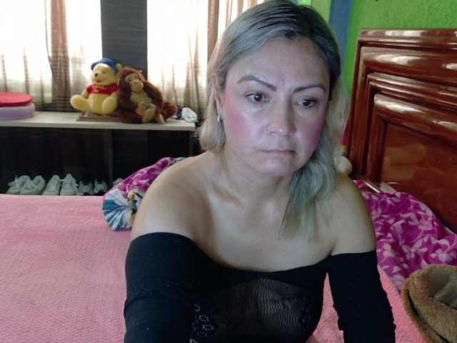 Charlizetheron1 live cam on BongaCams