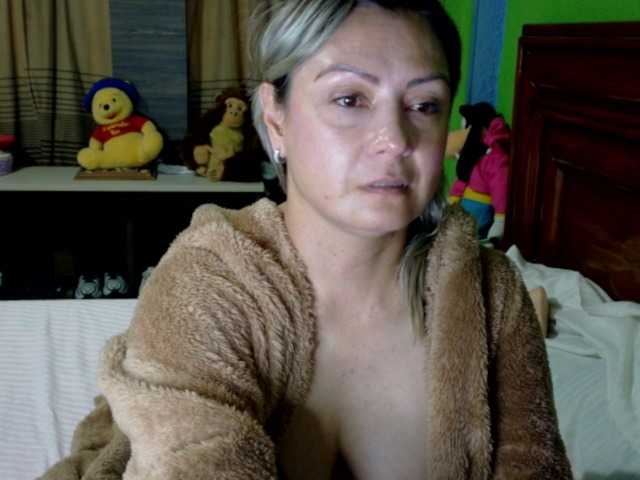 Charlizetheron1 live cam on BongaCams