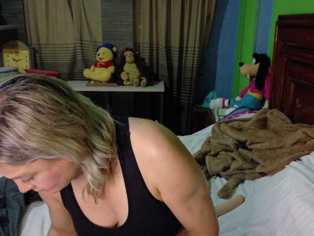 Charlizetheron1 live cam on BongaCams