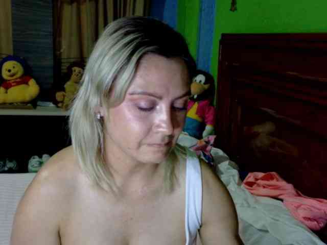 Charlizetheron1 webcam