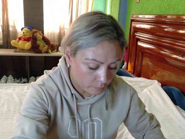 Charlizetheron1 webcam