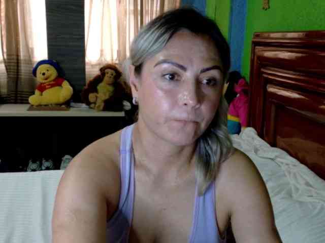Charlizetheron1 webcam