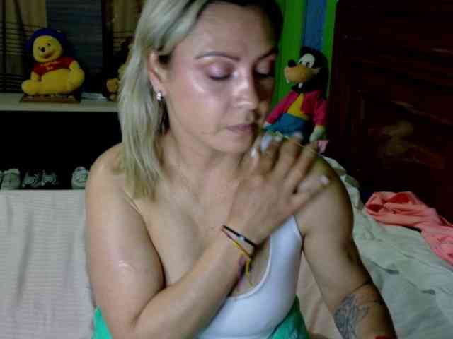 Charlizetheron1 webcam