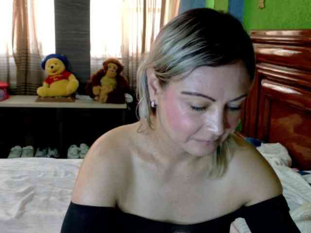 Charlizetheron1 webcam