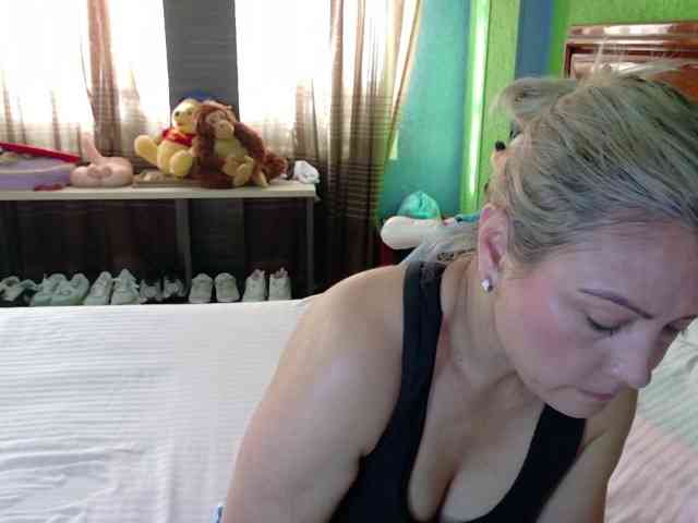 Charlizetheron1 webcam