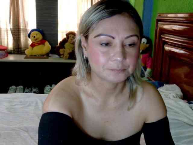 Charlizetheron1 webcam