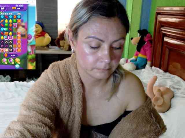 Charlizetheron1 webcam