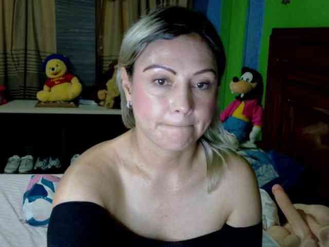 Charlizetheron1 webcam