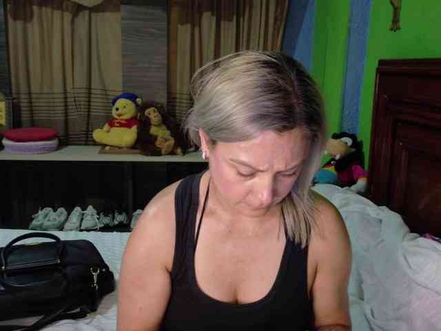 Charlizetheron1 webcam