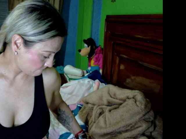 Charlizetheron1 webcam