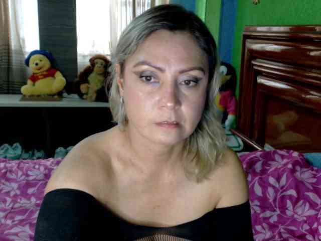 Charlizetheron1 webcam