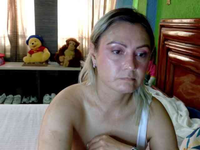 Charlizetheron1 webcam