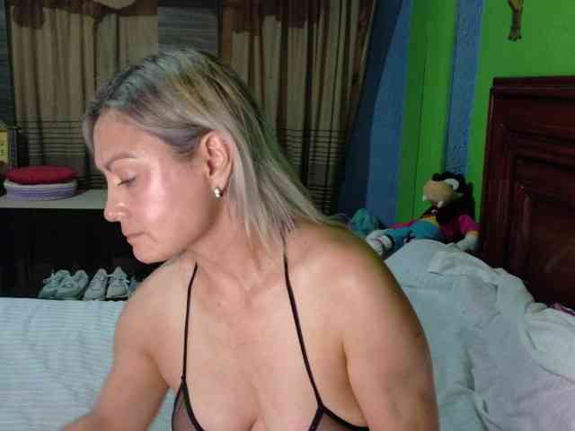 Charlizetheron1 webcam