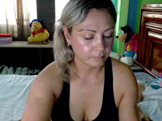 Charlizetheron1 webcam