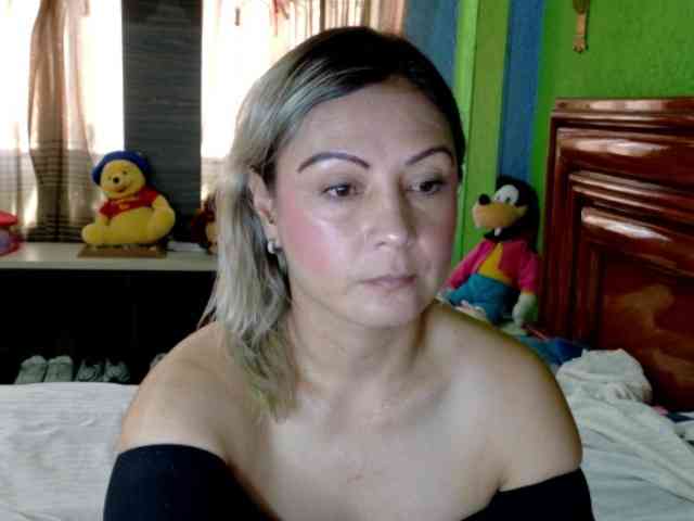 Charlizetheron1 webcam