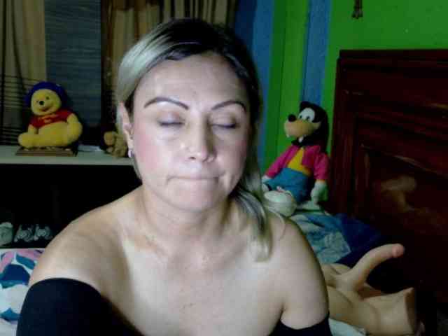 Charlizetheron1 webcam