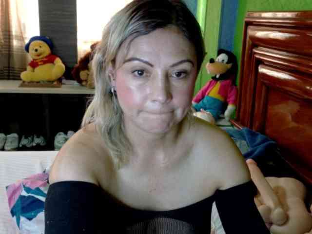 Charlizetheron1 webcam