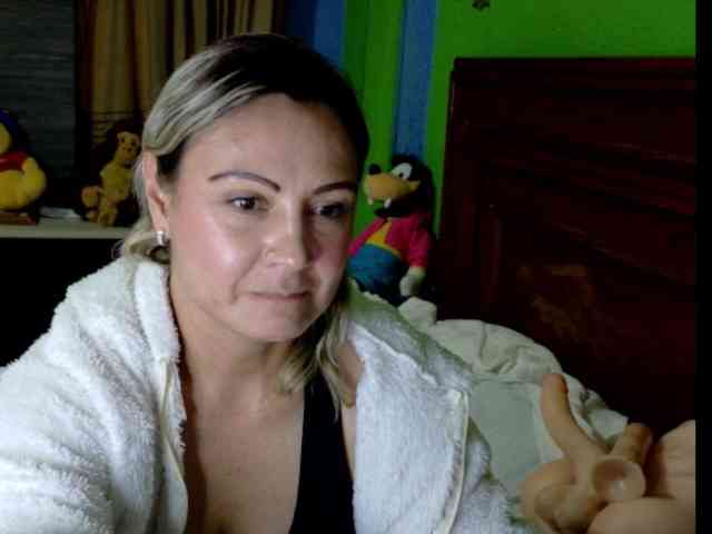 Charlizetheron1 webcam