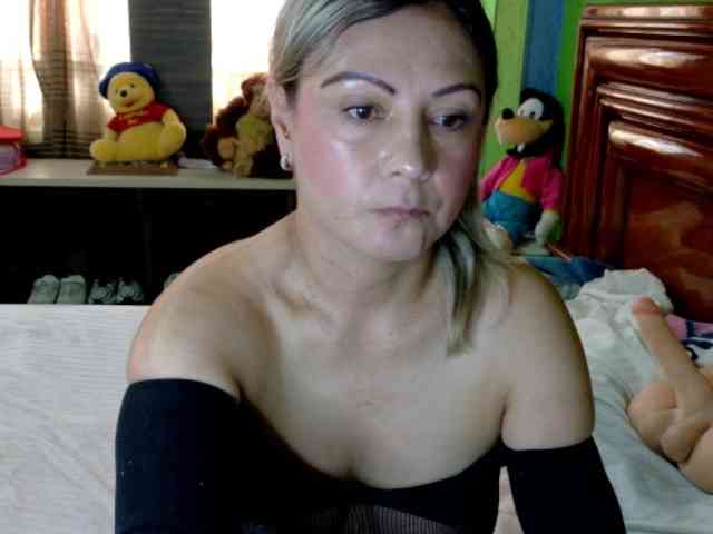 Charlizetheron1 webcam