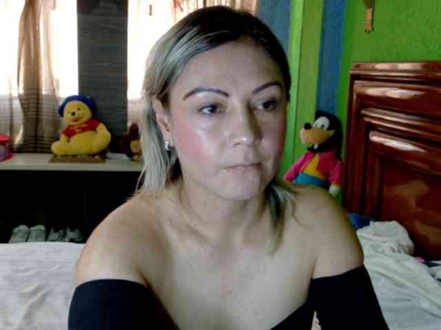 Charlizetheron1 webcam