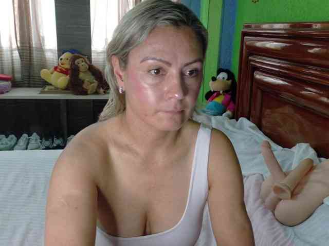 Charlizetheron1 webcam