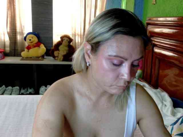 Charlizetheron1 webcam