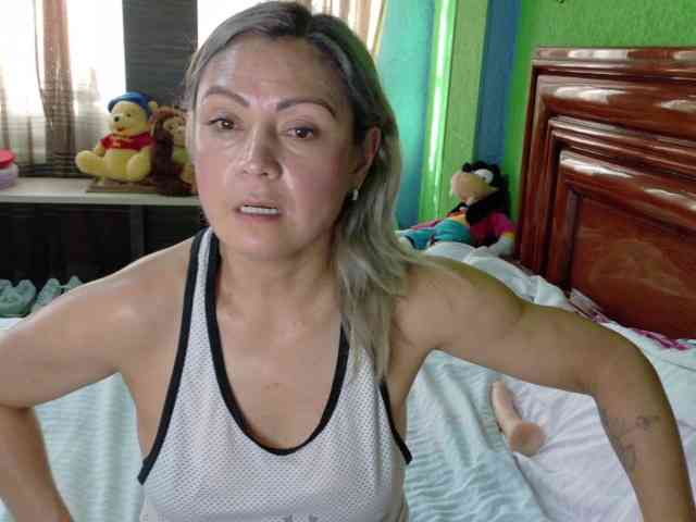 Charlizetheron1 webcam