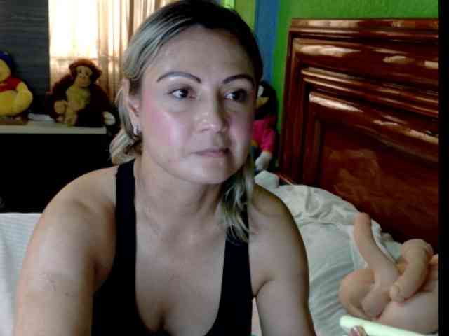 Charlizetheron1 webcam