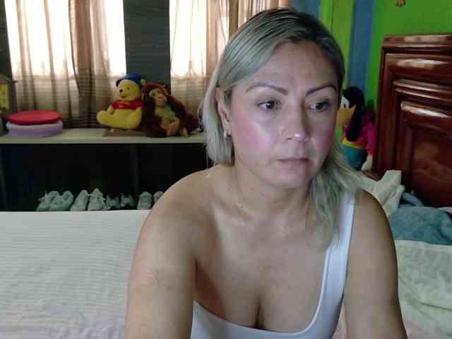 Charlizetheron1 webcam
