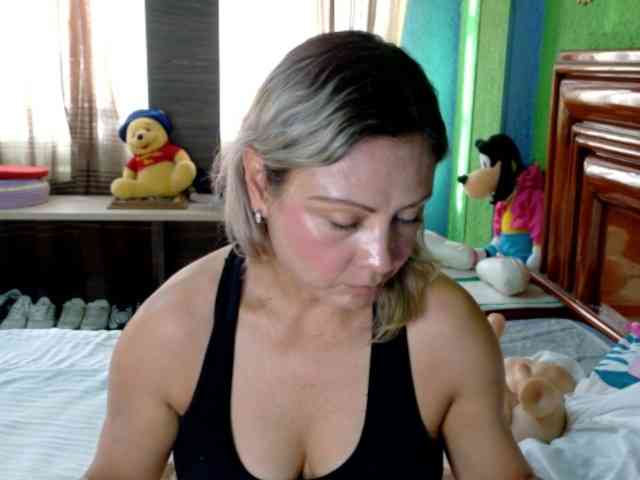 Charlizetheron1 webcam