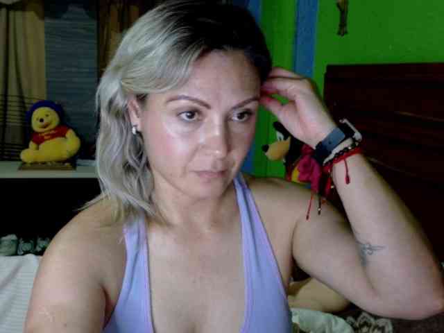 Charlizetheron1 webcam