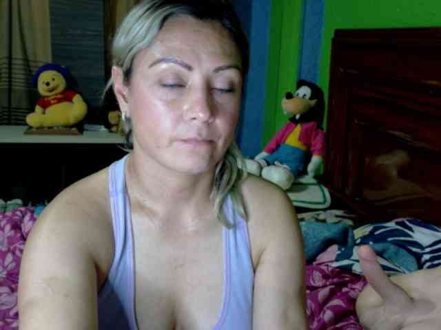 Charlizetheron1 webcam