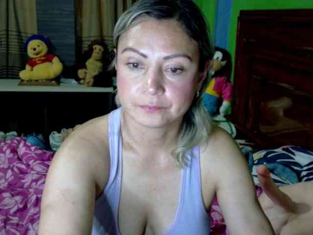 Charlizetheron1 webcam