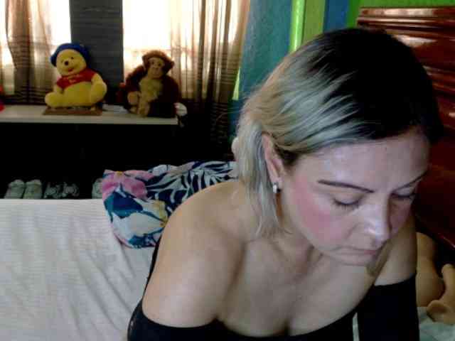 Charlizetheron1 webcam