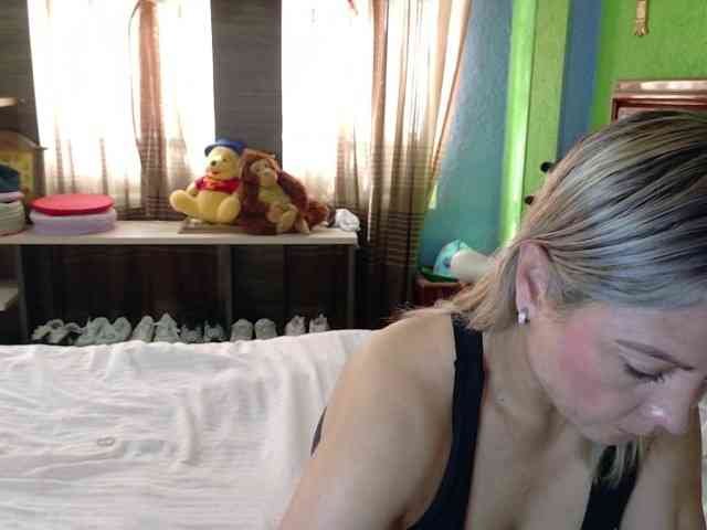 Charlizetheron1 webcam